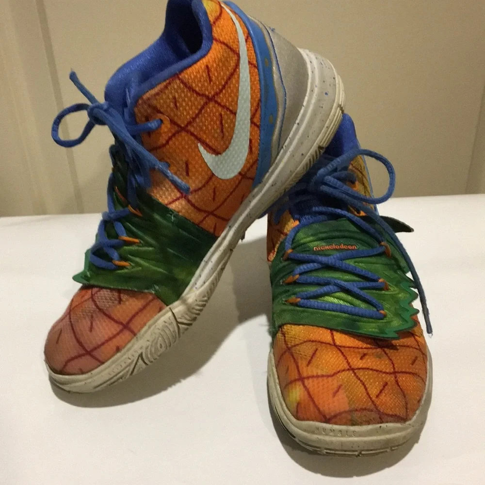 Nike Kyrie 5 SpongeBob SquarePants Pineapple House Basketball Sneakers size 2Y